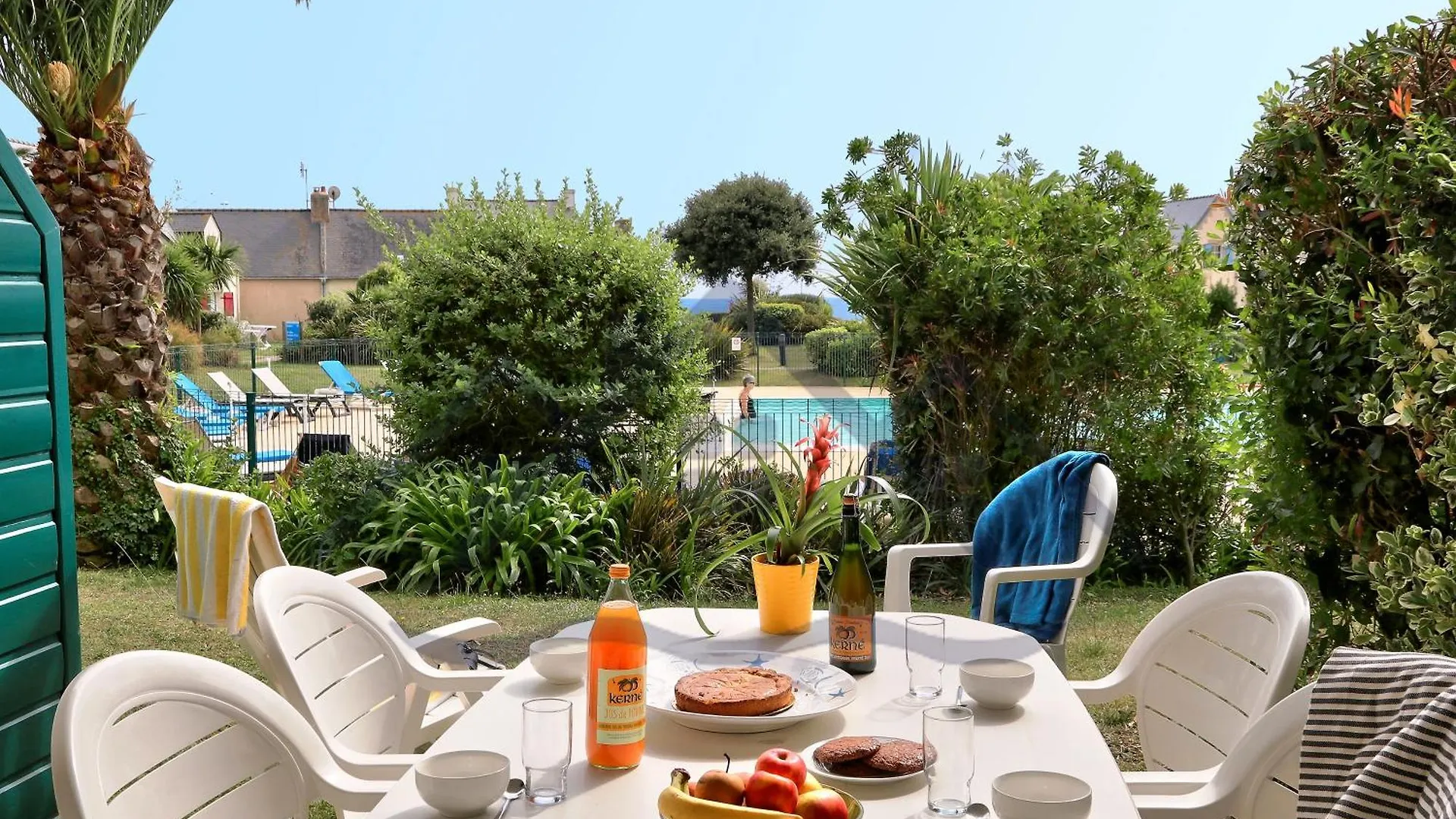 Localise - A06 - Entierement De Plain-Pied Avec Petite Vue Mer - Donnant Sur La Piscine Et Le Jardin - Wifi Inclus - Draps Inclus - Guilvinec